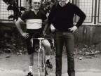 Gisberto Ianni con un collega a una gara ciclistica.