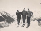 Luigi Fin con i colleghi sugli sci a Corno d'Aola.