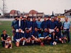 Pasquale Bove con i colleghi al torneo di calcio aziendale.