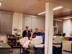 Roberto Caccia con i colleghi nel laboratorio analisi chimiche.