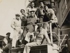 Carlo Rosti in una foto di gruppo dell'equipaggio del Regio Incrociatore Gorizia.