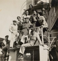 Carlo Rosti in una foto di gruppo dell'equipaggio del Regio Incrociatore Gorizia.