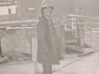 Teresa Sarca (ingegnere manutenzione elettrica) in officina decalcificazione, trafila a freddo. 1984