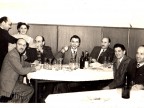 Francesco Sangalli con i colleghi in pausa pranzo nella saletta della mensa aziendale. 1953