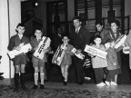 Consegna regali della Befana ai figli dei dipendenti. 1961